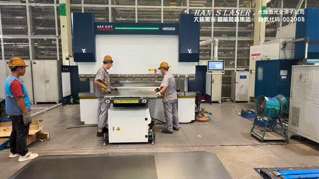 Pressa piegatrice tandem con sistema di supporto di follow-up